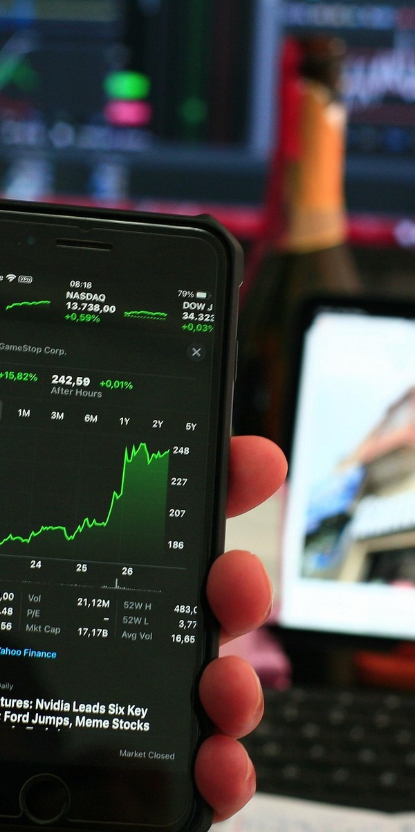 0 News Article Image Applied Materials, Inc. stock faces valuation scrutiny amid AI boom and institutional shifts