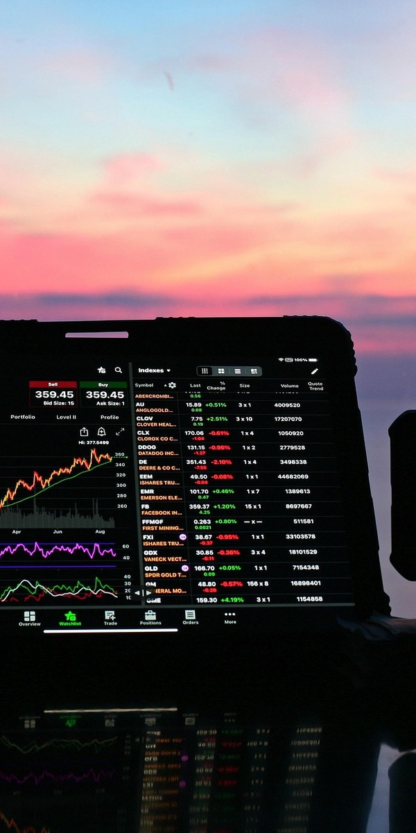 3 News Article Image Акции компании Diageo plc (ADR): гигант алкогольной промышленности сталкивается с трудностями из-за изменяющихся потребительских тенденций и рисков тарифов