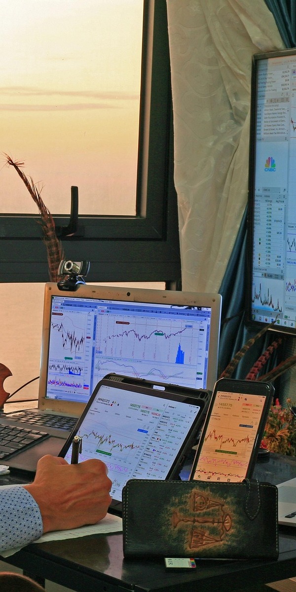 Axis Capital Holdings stock faces scrutiny amid Bermuda reinsurance challenges and Q4 earnings