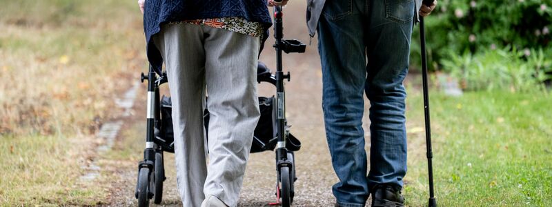 Der Pflegebedarf wird aufgrund vieler Hochaltriger in Zukunft voraussichtlich ansteigen. (Symbolbild) - Foto: Fabian Sommer/dpa