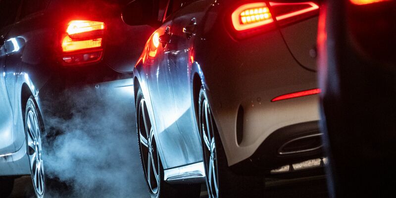 Um die Zukunft des Autos wird auf EU-Ebene leidenschaftlich gestritten. (Symbolbild) - Foto: Marjian Murat/dpa