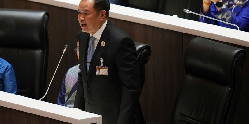 Regierungschef Charnvirakul beantragte die Auflösung des Repräsentantenhauses. - Foto: Sakchai Lalit/AP/dpa