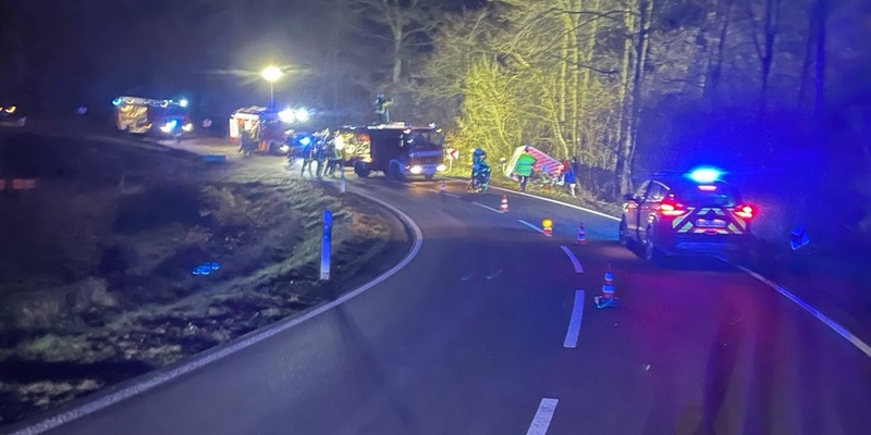 POL-PDTR: Verkehrsunfall eines Rettungswagens nahe Pluwig - Foto: presseportal.de