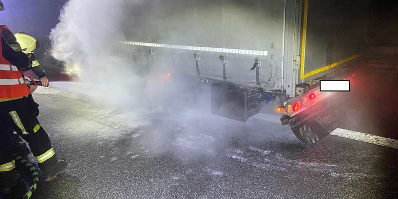 POL-PDNW: Polizeiautobahnstation Ruchheim - Brennender LKW auf der A65 - Foto: presseportal.de