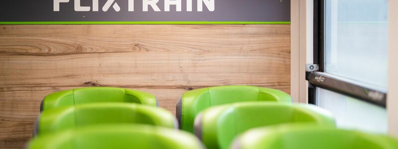 Neu statt renoviert: Bald will Flixtrain Fahrgäste in Fernzügen begrüßen, die im Auftrag des privaten Betreibers gebaut werden. (Archivbild) - Foto: Christoph Schmidt/dpa