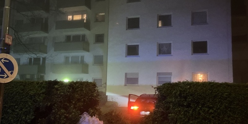 POL-OF: Berauschter Autofahrer sorgt für rauschende Wassermassen: Hydrant aus dem Boden gerissen - Foto: presseportal.de