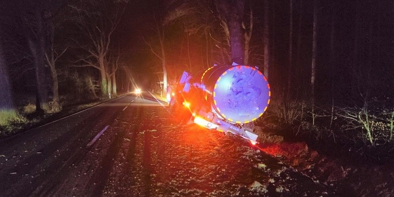POL-CUX: Verkehrsunfall auf der L120 im Bereich Debstedt - Milchtransporter gerät in den Seitenraum (Foto im Anhang) - Foto: presseportal.de