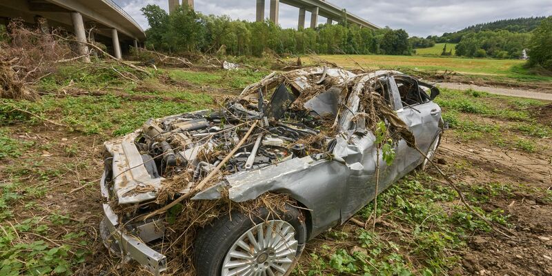 Künftig sollen aus schrottreifen Autos und anderen Fahrzeugen mehr Rohstoffe gewonnen werden. (Symbolbild)  - Foto: Thomas Frey/dpa