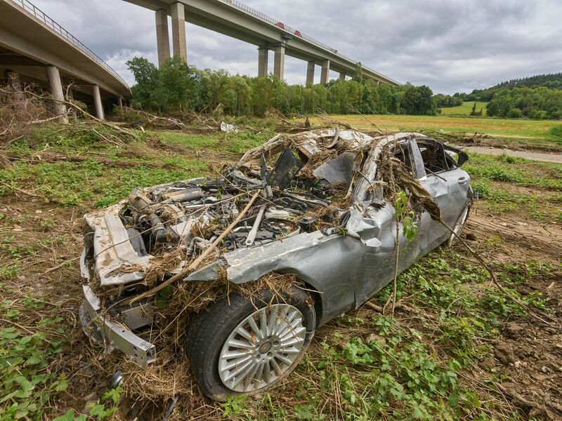 Künftig sollen aus schrottreifen Autos und anderen Fahrzeugen mehr Rohstoffe gewonnen werden. (Symbolbild)  - Foto: Thomas Frey/dpa
