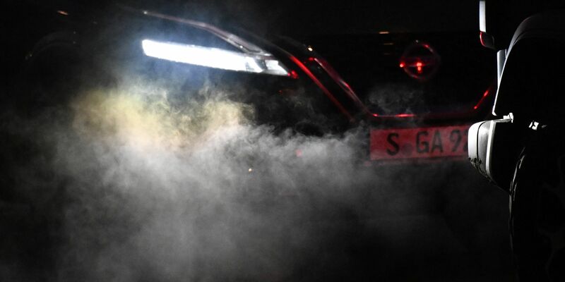 Die EU-Kommission will eine Rücknahme des sogenannten Verbrenner-Aus vorschlagen. (Archivbild) - Foto: Bernd Weißbrod/dpa