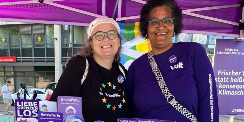 Volt-Infostand in der Ludwigshafener Innenstadt / Kandidatinnen für die Landtagswahlen in Rheinland-Pfalz und Baden-Württemberg stellen sich vor / 13. Dezember 2025, 12 bis 15 Uhr auf dem Ludwigsplatz - Foto: presseportal.de