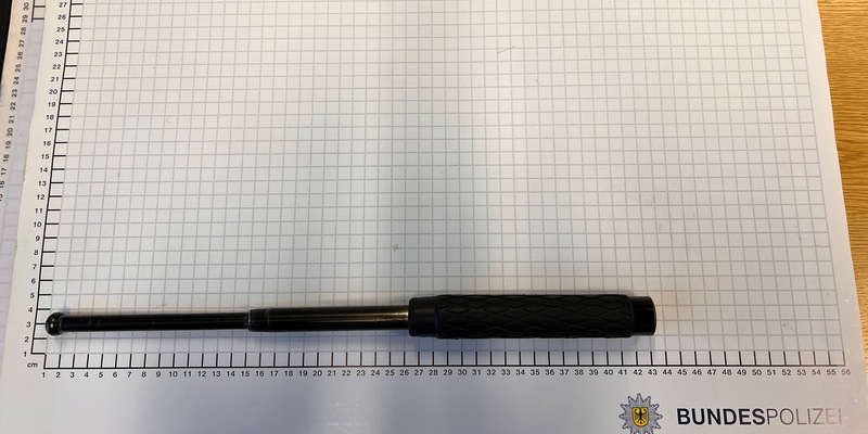 BPOL NRW: Bundespolizei findet gefährliche Gegenstände bei einem Jugendlichen - Foto: presseportal.de