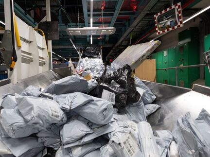 Ob günstige Produkte durch die neuen Vorgaben der EU teurer werden, dürfte abzuwarten bleiben. - Foto: Hannes P Albert/dpa