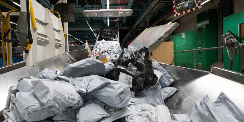 Ob günstige Produkte durch die neuen Vorgaben der EU teurer werden, dürfte abzuwarten bleiben. - Foto: Hannes P Albert/dpa
