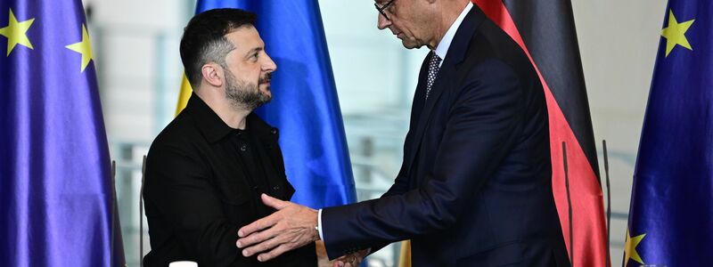 Bundeskanzler Merz erwartet den ukrainischen Präsidenten in Berlin. (Archivbild) - Foto: Fabian Sommer/dpa