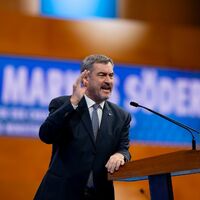 Markus Söder bekennt sich auf dem CSU-Parteitag zu Israel. - Foto: Sven Hoppe/dpa