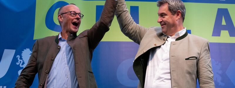 Kanzler Friedrich Merz (CDU, links) und CSU-Chef Markus Söder haben seit dem Regierungswechsel bei der Bundestagswahl im Frühjahr nur wenig Grund zu ausgelassenem Jubel. (Archivbild) - Foto: Sven Hoppe/dpa