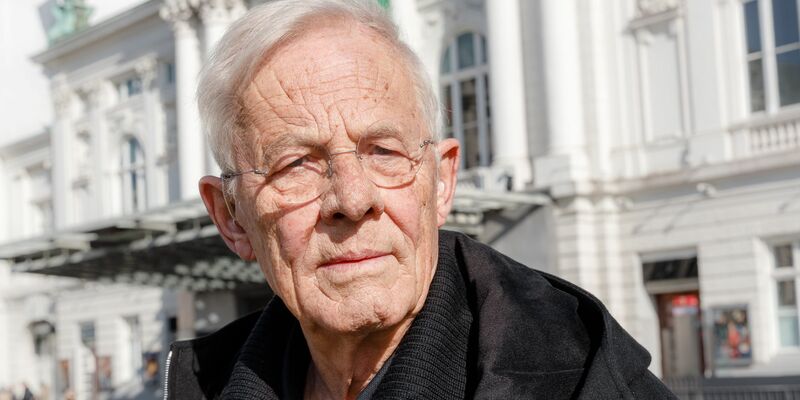 Am 7. Januar wird es eine Trauerfeier für Rolf Becker in der Dreieinigkeitskirche in St. Georg geben. (Archivfoto) - Foto: Markus Scholz/dpa