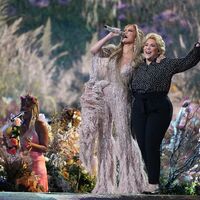 Vor einigen Jahren trat Jennifer Lopez bei einem Konzert an der Seite ihrer Mutter in Kalifornien auf. - Foto: Jordan Strauss/Invision/AP/dpa