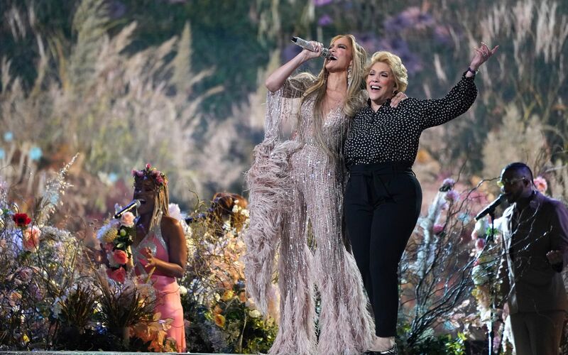 Vor einigen Jahren trat Jennifer Lopez bei einem Konzert an der Seite ihrer Mutter in Kalifornien auf. - Foto: Jordan Strauss/Invision/AP/dpa