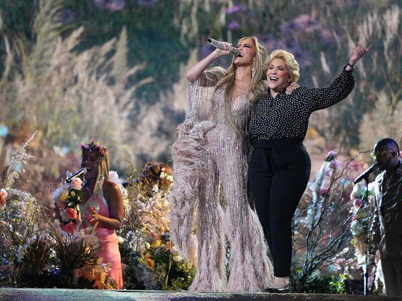 Vor einigen Jahren trat Jennifer Lopez bei einem Konzert an der Seite ihrer Mutter in Kalifornien auf. - Foto: Jordan Strauss/Invision/AP/dpa