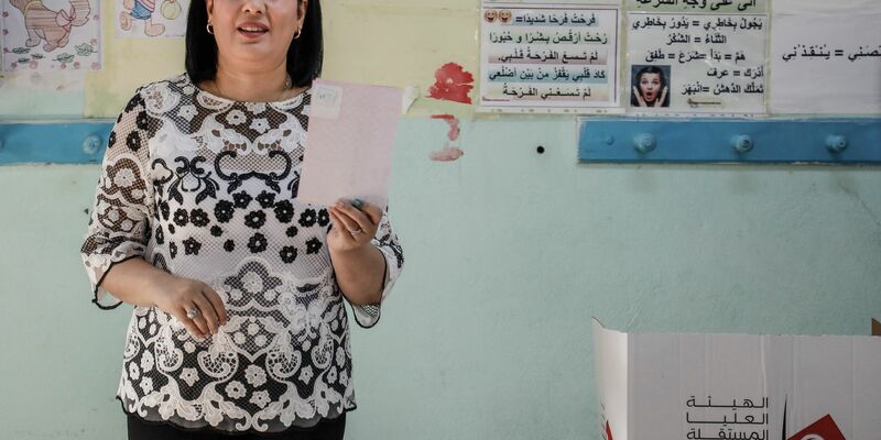 Ein tunesisches Gericht hat die prominente Oppositionspolitikerin Abir Moussi zu einer Gefängnisstrafe von zwölf Jahren verurteilt. (Archiv) - Foto: Khaled Nasraoui/dpa