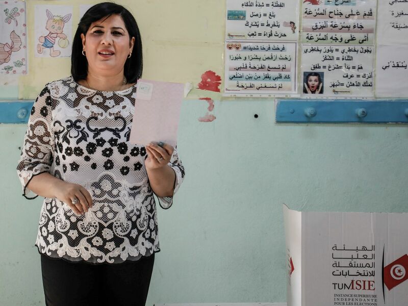 Ein tunesisches Gericht hat die prominente Oppositionspolitikerin Abir Moussi zu einer Gefängnisstrafe von zwölf Jahren verurteilt. (Archiv) - Foto: Khaled Nasraoui/dpa