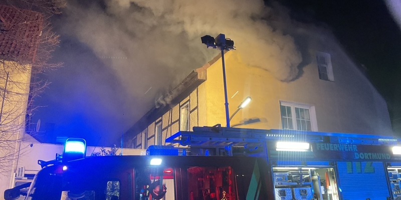 FW-DO: Brand in Dortmund Asseln / Brand in einem Fachwerkhaus - Foto: presseportal.de