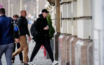 Vor dem Treffen auf Beraterebene ging es für die US-Delegation erst in ein Berliner Hotel. - Foto: Kay Nietfeld/dpa