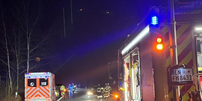 FW-EN: Serie von Containerbränden und Verkehrsunfall halten Einsatzkräfte in der Nacht in Atem - Foto: presseportal.de