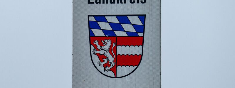 Im Raum Dingolfing-Landau sollen mehrere Männer einen Anschlag auf einen Weihnachtsmarkt geplant haben. - Foto: Armin Weigel/dpa