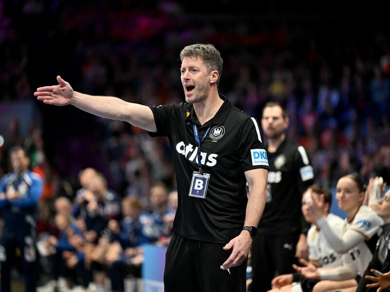Markus Gaugisch lässt seine Zukunft als Bundestrainer der Handballerinnen offen. - Foto: Federico Gambarini/dpa
