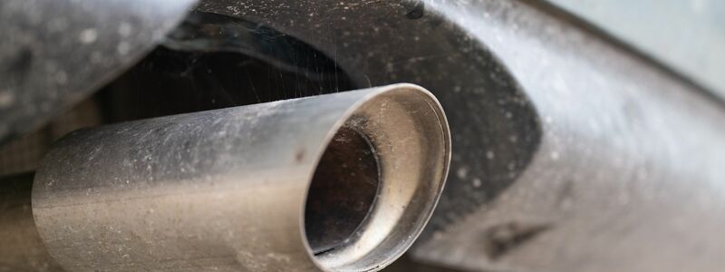 Die EU-Kommission hat die Pläne für ein striktes Verbrenner-Aus angepasst. - Foto: Sebastian Kahnert/dpa