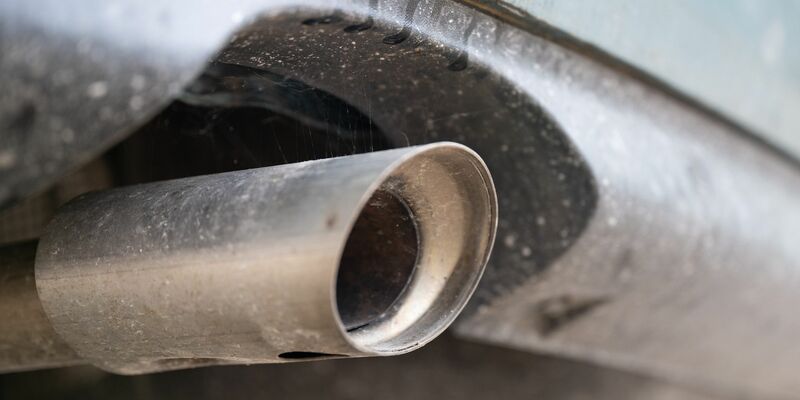 Experten bezweifeln, dass deutsche Hersteller langfristig von einer Rücknahme des Verbrenner-Aus profitieren. (Symbolbild) - Foto: Sebastian Kahnert/dpa