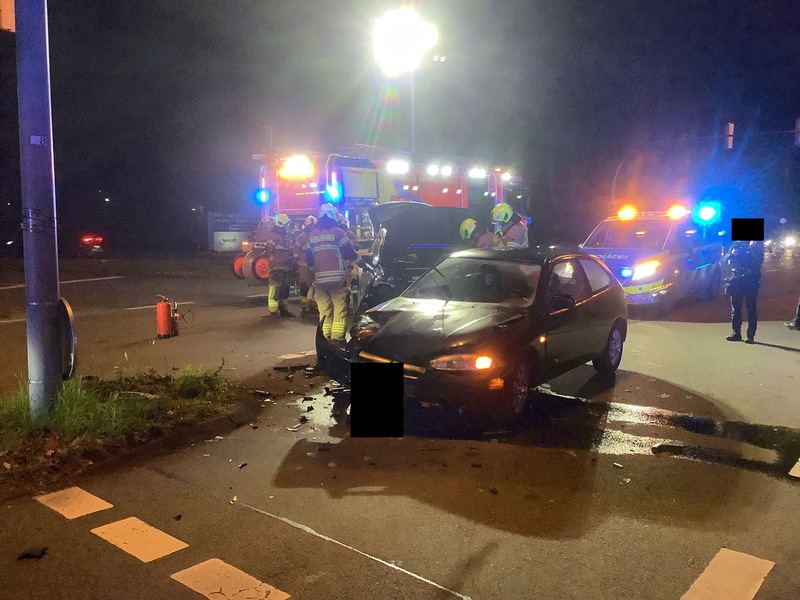 FW Paderborn: Verkehrsunfall in Paderborn, Heinz-Nixdorf-Ring Zwei verletzte Personen nach Kollision von zwei PKW - Foto: presseportal.de