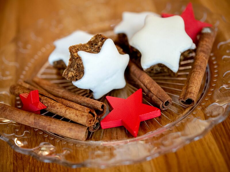 Wir verbinden den Geruch und Geschmack von Lebkuchen, Glühwein und Zimtsternen mit Weihnachten, weil es diese traditionell zu der Zeit bei uns gibt. (Symbolbild) - Foto: Hauke-Christian Dittrich/dpa