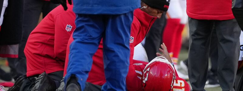 Patrick Mahomes verletzt sich in der Schlussphase. - Foto: Ed Zurga/AP/dpa