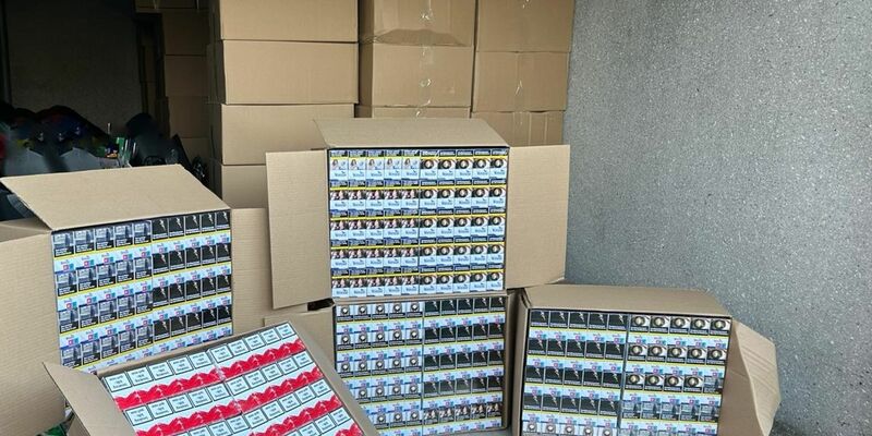 Der Zugriff erfolgte bereits in der vergangenen Woche als eine Observationseinheit des Zollfahndungsamts Essen die Auslieferung und Übergabe der Ware beobachtete. - Foto: --/ZFA Essen/dpa