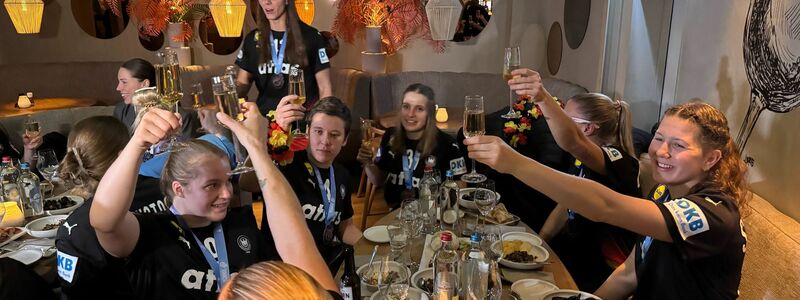 In einem Restaurant im Zentrum von Rotterdam wurde gefeiert. - Foto: Jordan Raza/dpa
