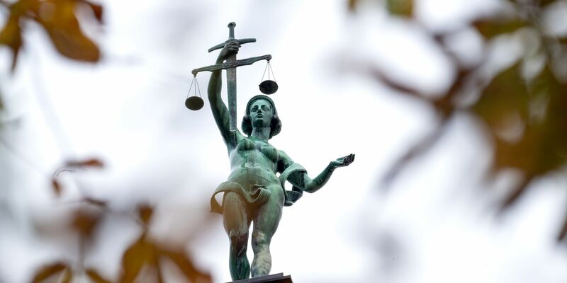 Fast 40.000 Mal sprachen Richter Strafen nach dem Jugendgerichtsgesetz aus. (Symbolbild) - Foto: Pia Bayer/dpa