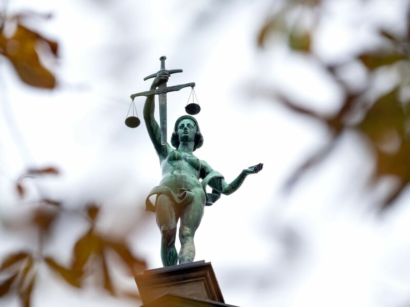 Fast 40.000 Mal sprachen Richter Strafen nach dem Jugendgerichtsgesetz aus. (Symbolbild) - Foto: Pia Bayer/dpa