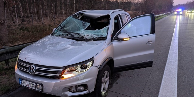 POL-CUX: PKW fährt auf mit Stahlträgern beladenen LKW auf - Fahrzeugführer schwer verletzt (Foto im Anhang) - Foto: presseportal.de