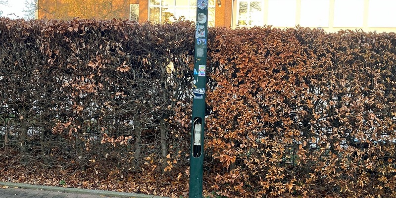 POL-KLE: Kevelaer - Abdeckklappe von mehreren Straßenlaternen entwendet: Gefahrenstelle durch Mitarbeitende des Bauhofs beseitigt - Foto: presseportal.de