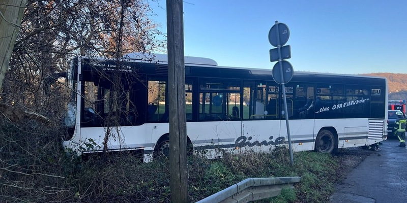 FW-EN: Wetter - zwei kleinere Hilfeleistungseinsätze sowie ein Verkehrsunfall mit Linienbus - Foto: presseportal.de