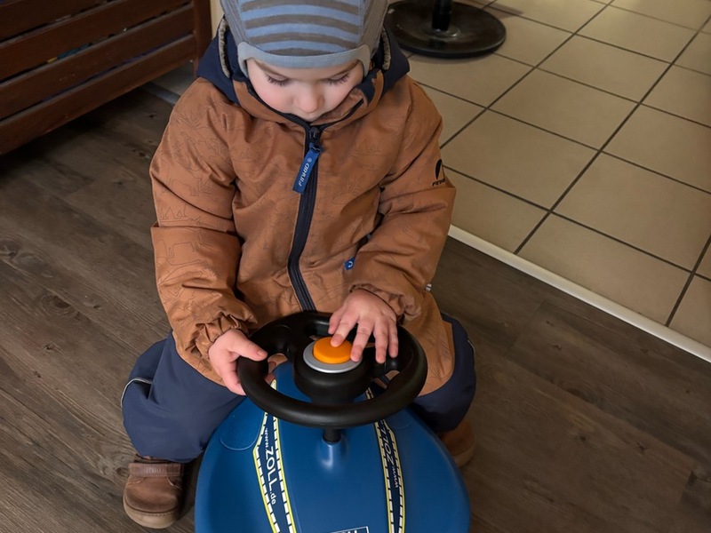 HZA-KI: Spendenaktion des Hauptzollamts Kiel unterstützt Kindertagesstätten in der Region - Foto: presseportal.de