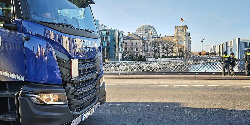 Polizei im Regierungsviertel am 15.12.2025 - Foto: über dts Nachrichtenagentur