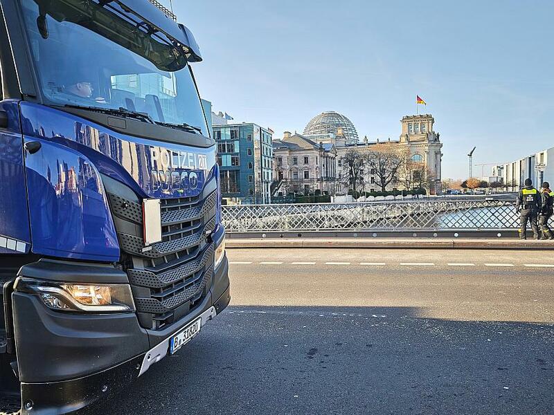 Polizei im Regierungsviertel am 15.12.2025 - Foto: über dts Nachrichtenagentur