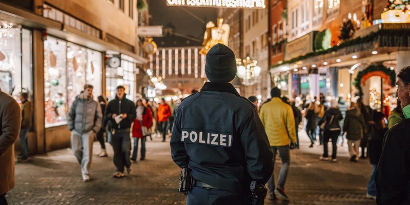 POL-MFR: (1181) Die Polizei im Einsatz für die Sicherheit auf dem Nürnberger Christkindlesmarkt - Foto: presseportal.de