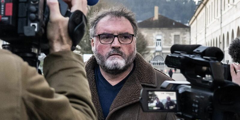 Der Verteidiger des wegen des Vergiftens von Patienten angeklagten Arztes hat auf Freispruch plädiert. - Foto: Arnaud Finistre/AFP/dpa