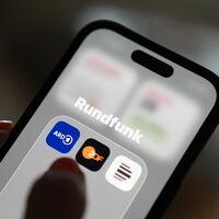 ARD und ZDF rücken bei den Audio-Inhalten näher zusammen. - Foto: Marcus Brandt/dpa